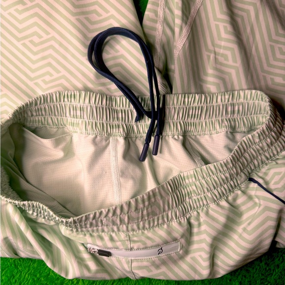 Peloton Turin Output lined shorts Size Medium - Picture 6 of 7